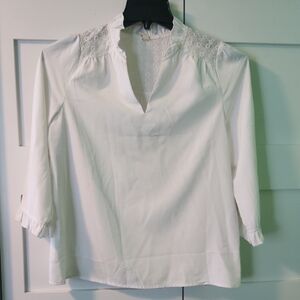 White 3/4 sleeve ruffle V-neck blouse Size Small
